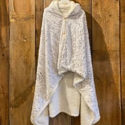 Patina Stores Wearable Sherpa Blanket - Rose